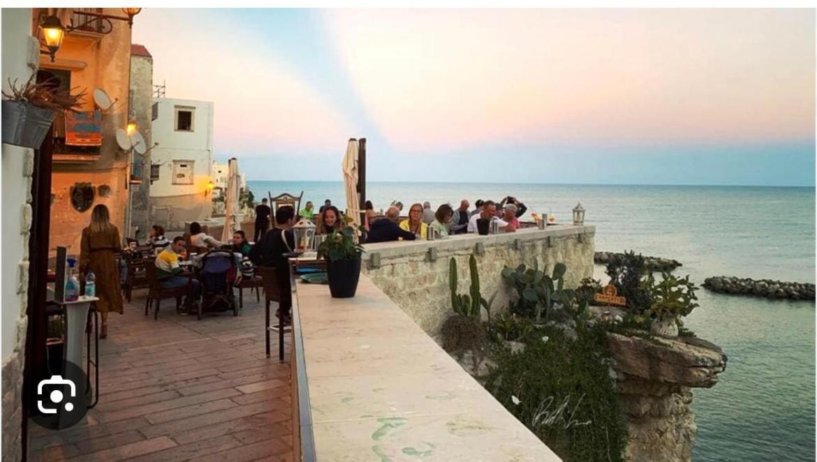 B&B Tra Le Vie Del Borgo Vieste Eksteriør bilde