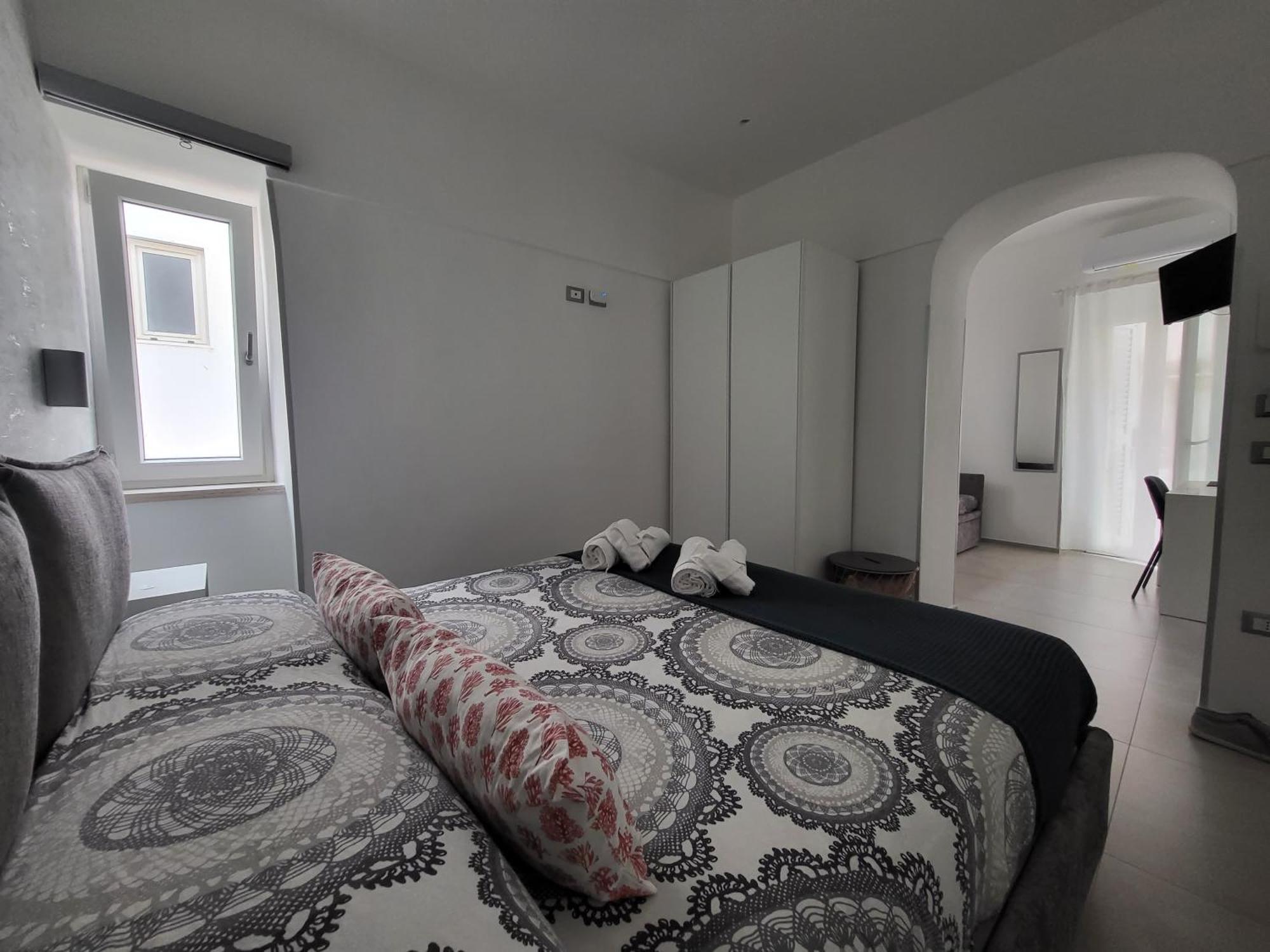 B&B Tra Le Vie Del Borgo Vieste Rom bilde
