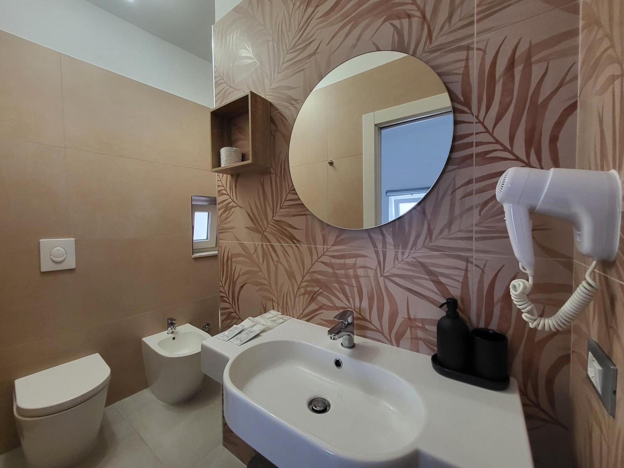 B&B Tra Le Vie Del Borgo Vieste Rom bilde